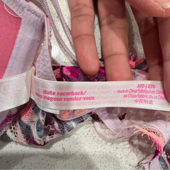 NWOT Victoria’s Secret Pink Date Racerback Bra Front Clasp Lace Leaf Print 32D - Picture 7 of 7